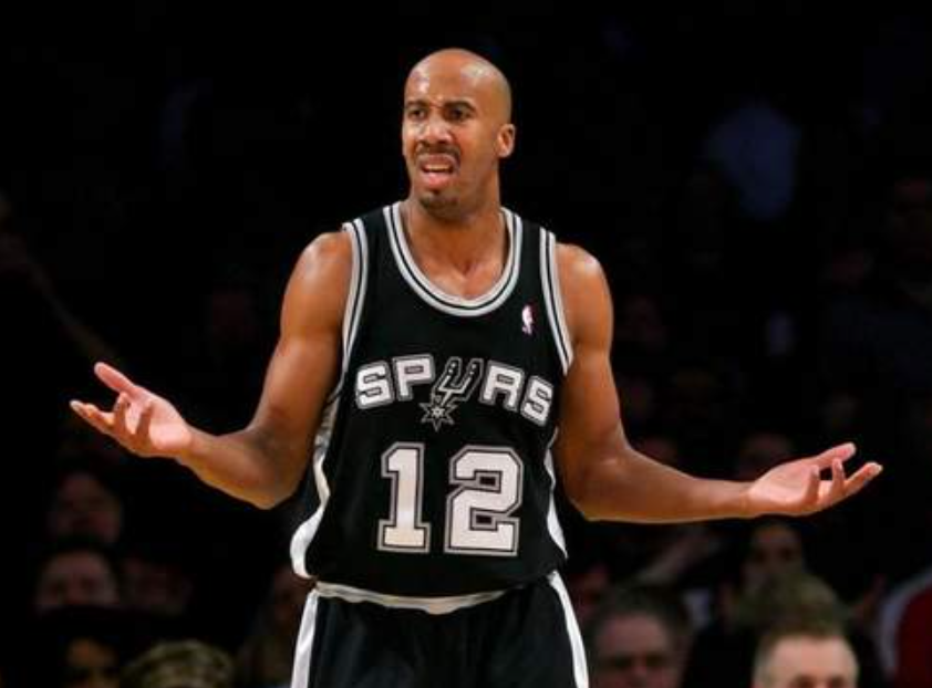 pg电子河南站-25岁才进入NBA，30岁成首发，生涯才6+2+1，却被退役了球衣！